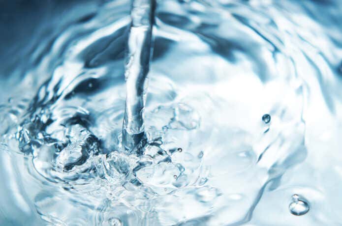 水