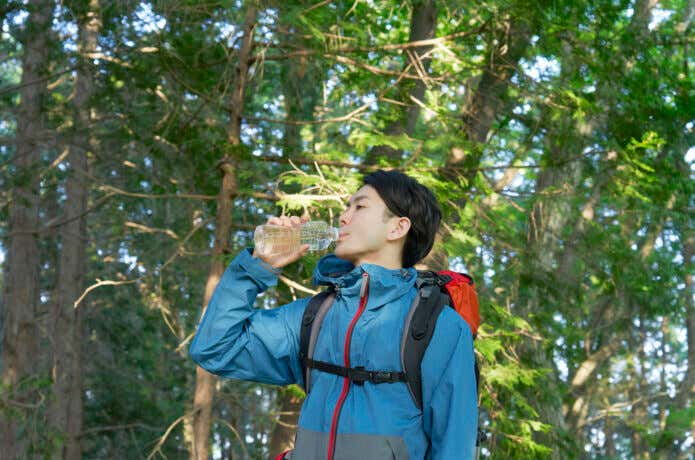 登山中の水分補給