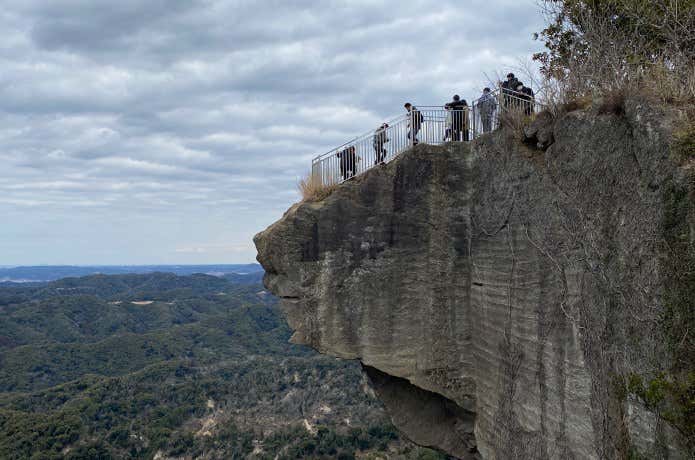 鋸山日本寺の地獄のぞき