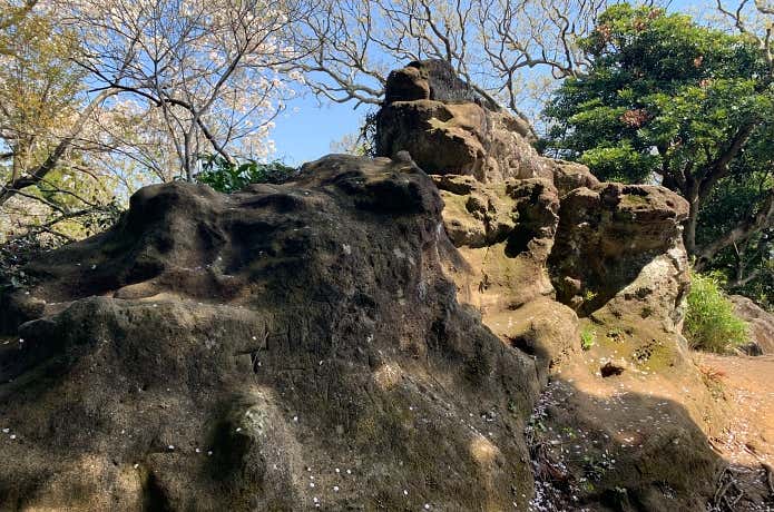 天園ハイキングコースの展望ポイントのひとつ・十王岩