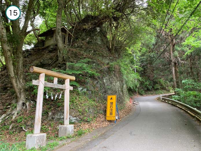 鳥居と拝殿