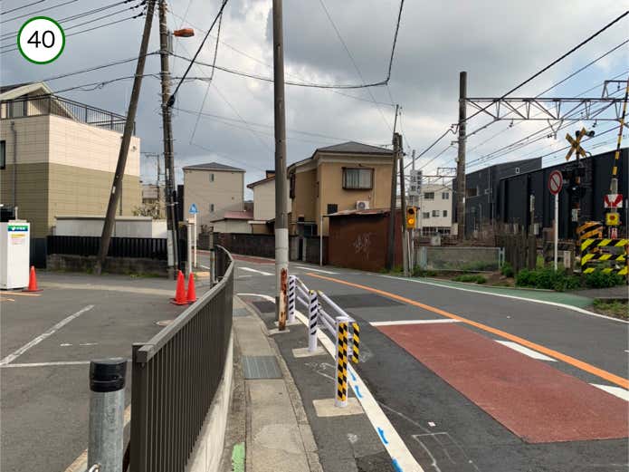カーブと踏切