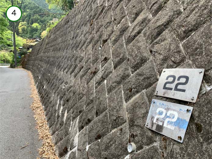路肩の番号標識