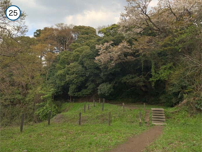 無縁諸霊之碑のある広場