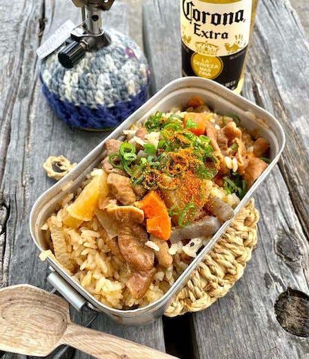 メスティン　レシピ　もつ煮の炊き込みご飯