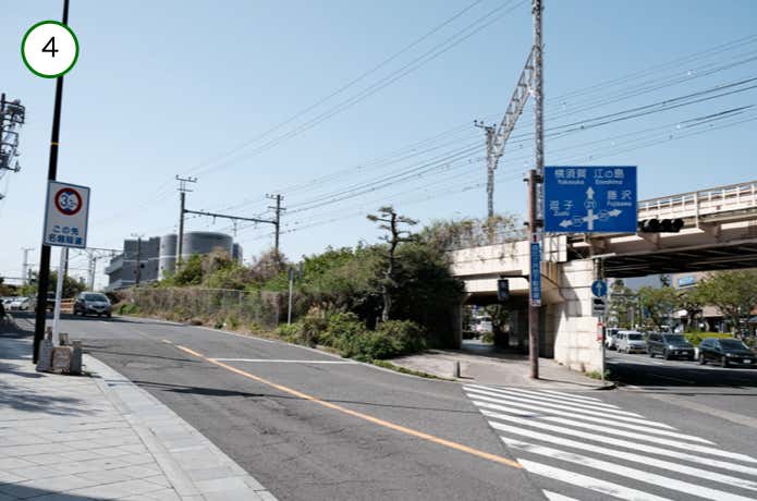 横須賀線沿いを進む