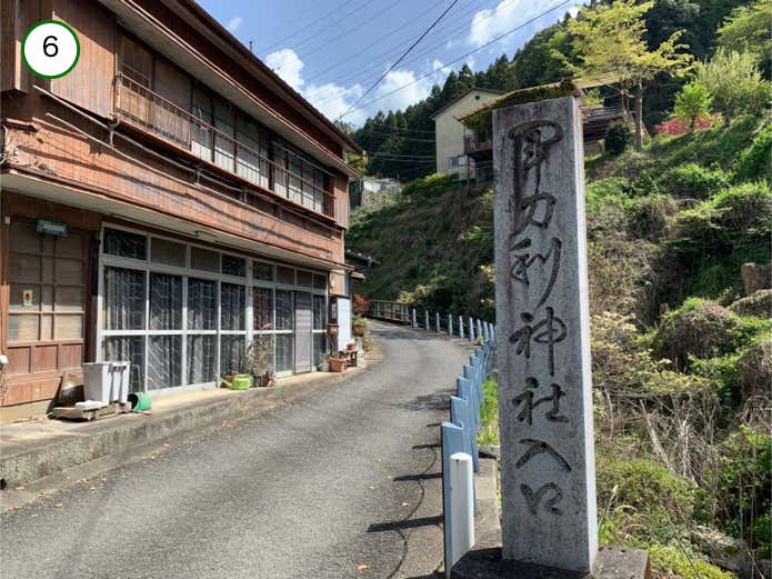 軍茶利神社参道へ