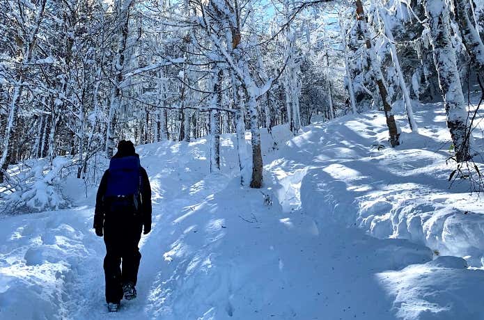傾斜がゆるやかで柔らかい雪質に適した軽アイゼン