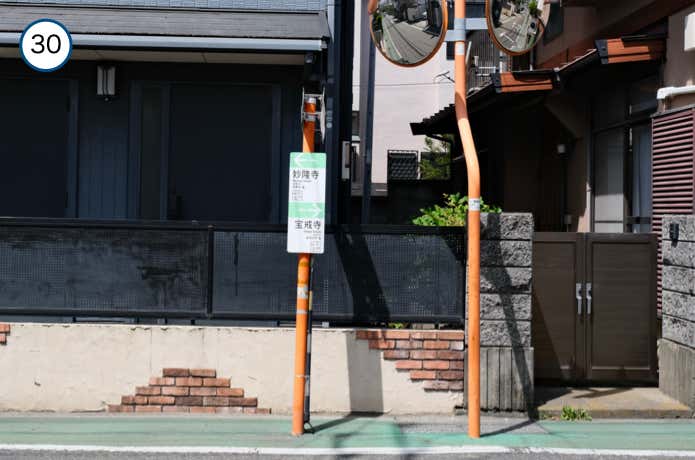 T字路を右へ