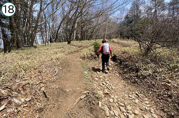 ⑱傾斜が上がっていく登山道