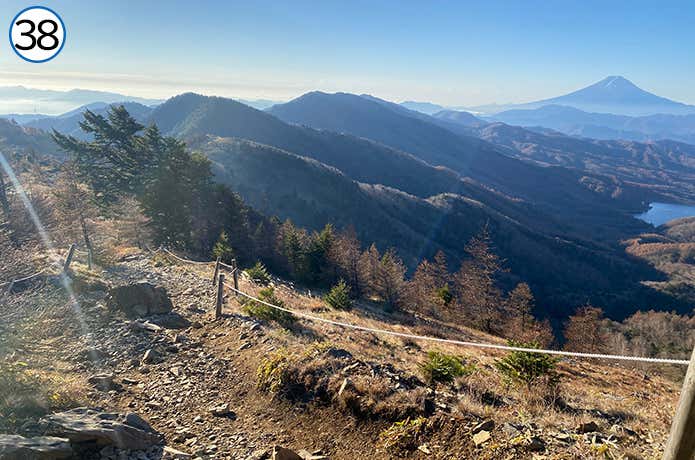 ㊳下っていく登山道