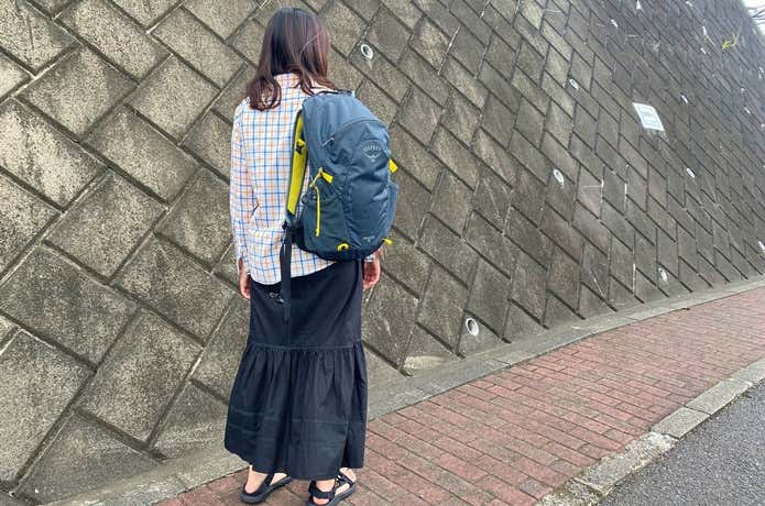 街中風景でも馴染む登山シャツ