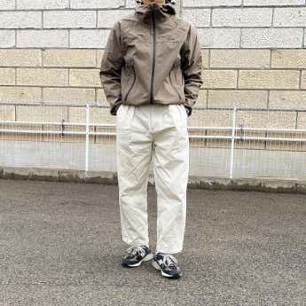 オシャレなマウンテンパーカーコーデ（インスタkinami_511）