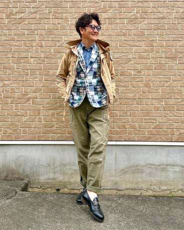 オシャレなマウンテンパーカーコーデ（インスタhidemania）