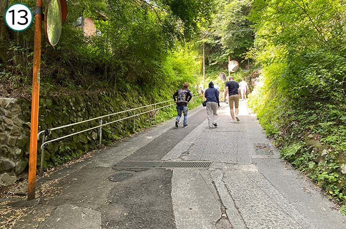 ⑬坂道の途中