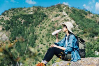 山　女性