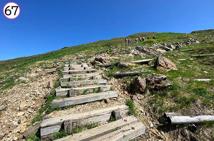 67.整備された階段状の登山道