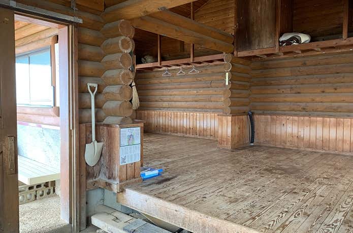 避難小屋でのプライベート空間確保に