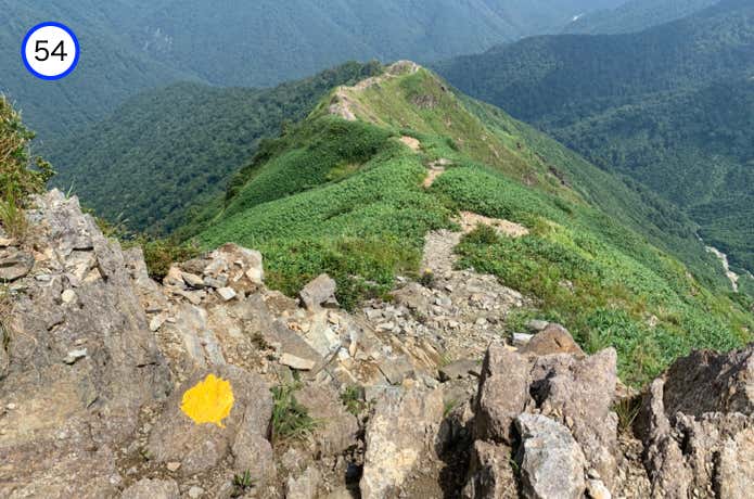 急な岩場の下り