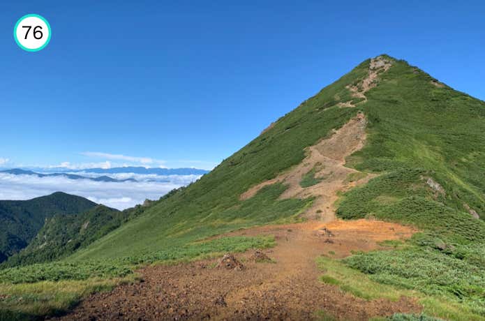 中岳との鞍部