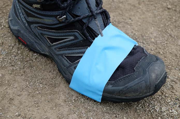 登山靴のソール剥がれをダクトテープで応急処置