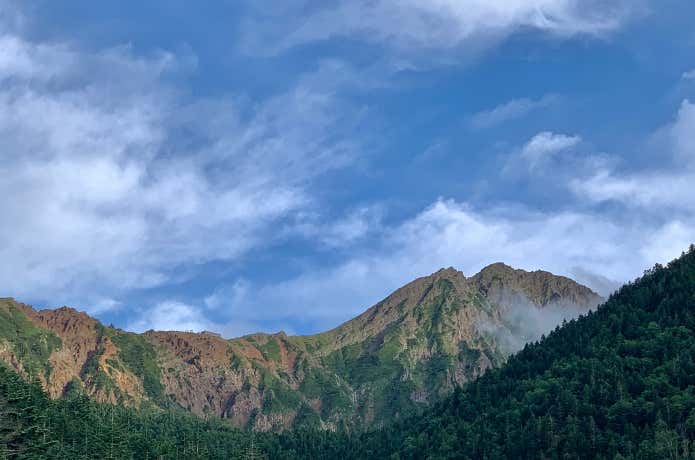赤岳鉱泉から望む赤岳