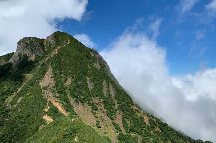 赤岳の西にそびえる阿弥陀岳