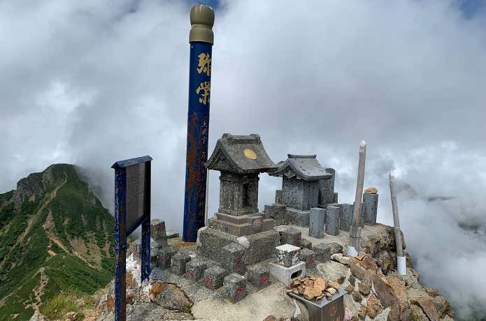 赤岳山頂の神社