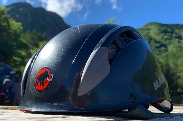 赤岳ではヘルメットの着用を