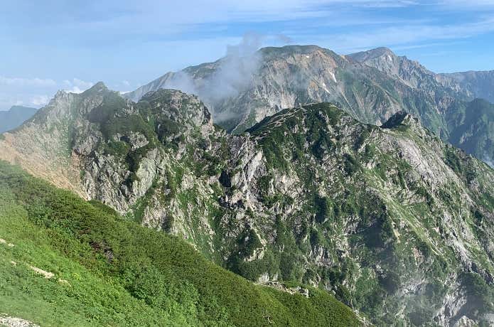 不帰嶮から白馬三山へ続く稜線