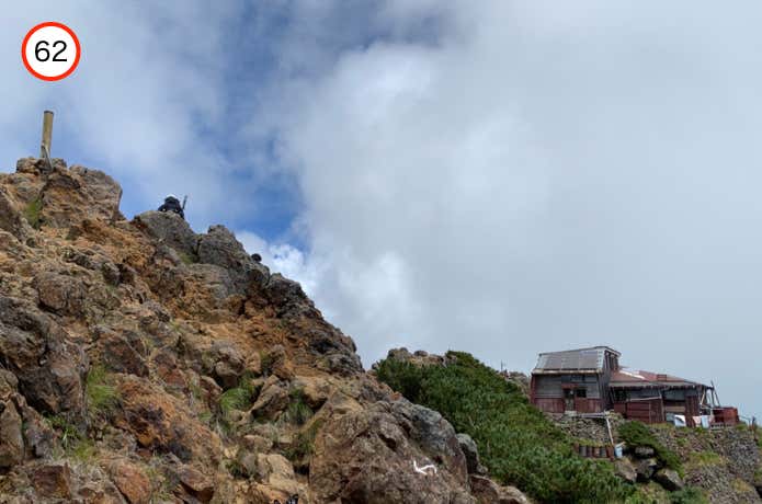 赤岳南峰と赤岳頂上山荘