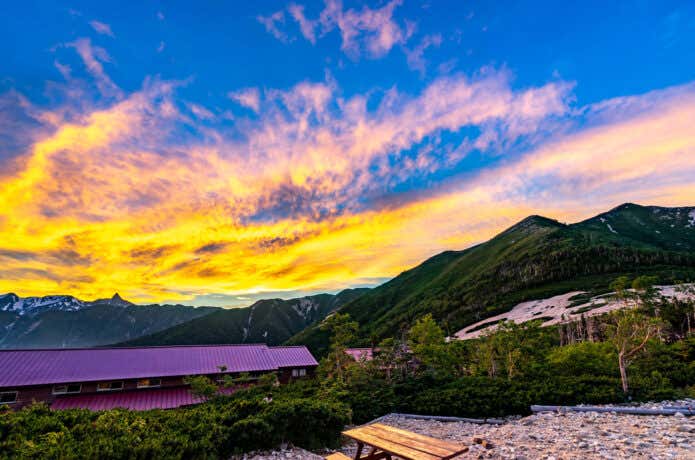 夕景と山小屋