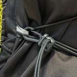 ヘルメットホルダーの固定方法（フックが閉じられるタイプ）