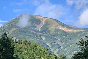 蓮華温泉からの雪倉岳