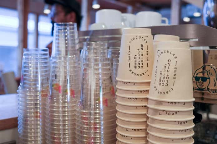 BRINGカフェ　テイクアプトのカップ