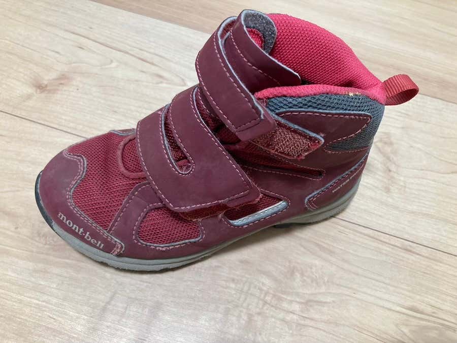 マジックタープタイプの登山靴