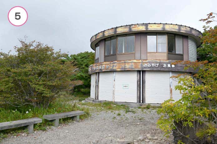 真教寺尾根　美し森展望台の建物
