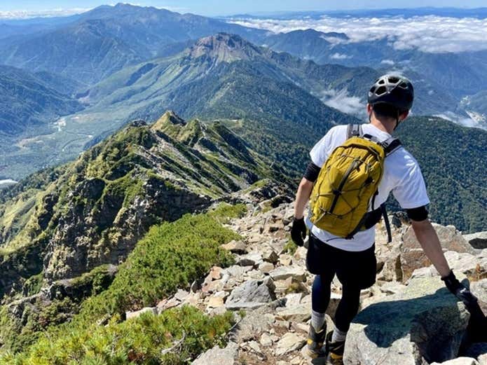 登山する人