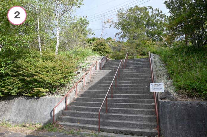 真教寺尾根　美し森駐車場の階段