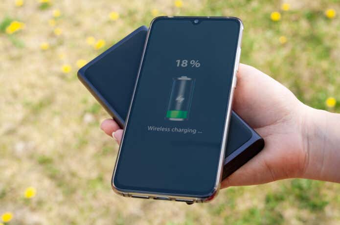 充電中のスマートフォン