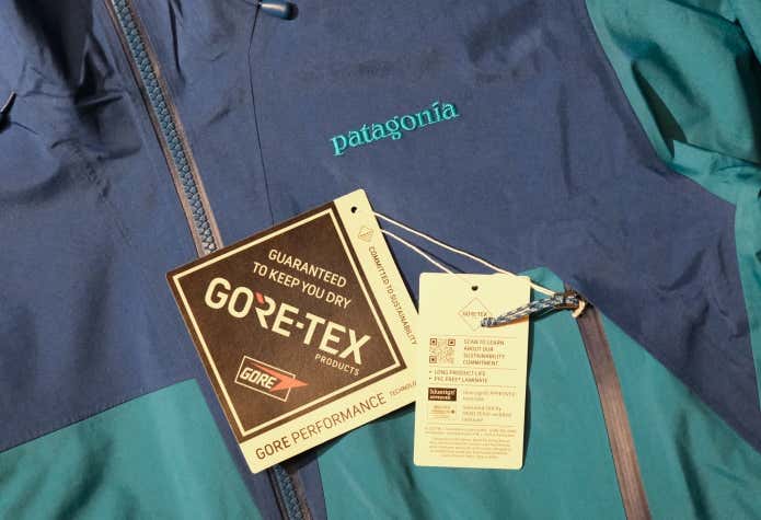 パタゴニア×「ゴアテックスePE」製品のタグ