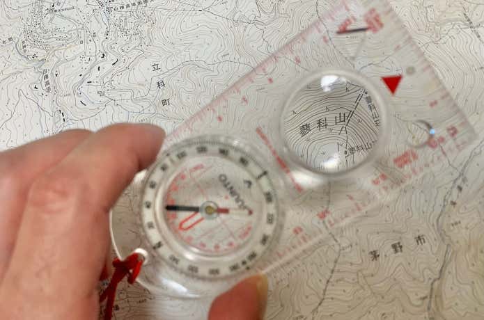 ルーペがあると地形図の読み取りに便利
