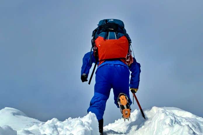 雪山登山者