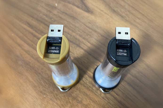 本体に記されたシリアル番号