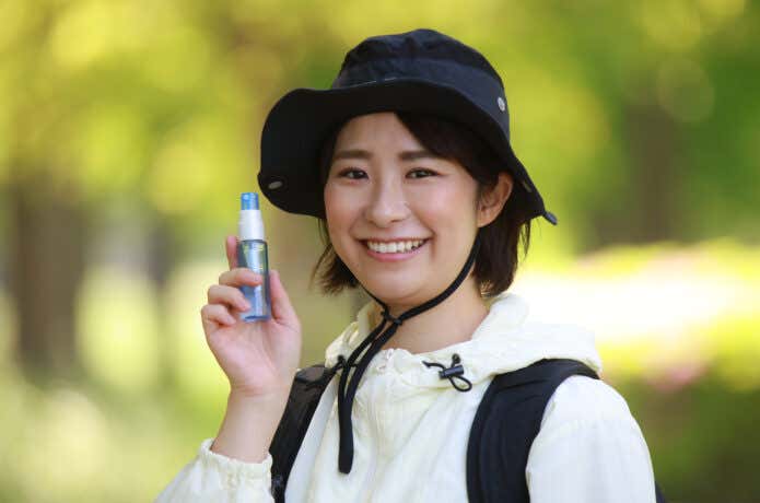 山ガールと虫除けスプレー
