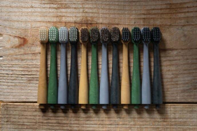 ヘッド交換式のサステナブルな竹混合歯ブラシ「HYBRID BAMBOO」 ヘッド