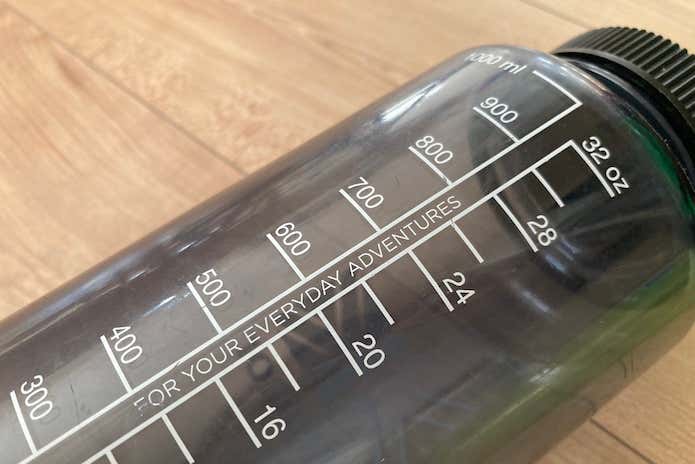 プラスチックボトルついているメモリ