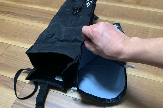 100円ショップで購入の右のケースの生地は、いかにも薄くて不安