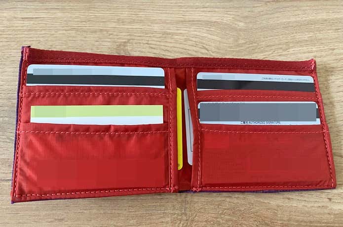 シンプル フラットワレットのカード収納