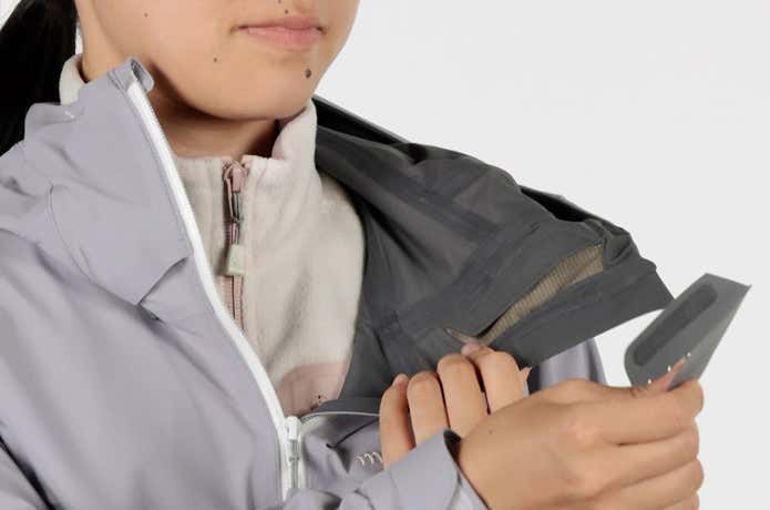 女性用モデルのジャケットの口元のパーツ